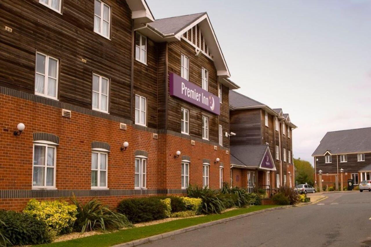 Premier Inn Isle Of Wight Newport  Exterior foto