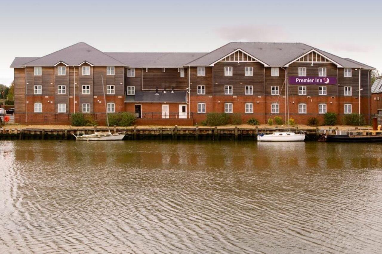 Premier Inn Isle Of Wight Newport  Exterior foto