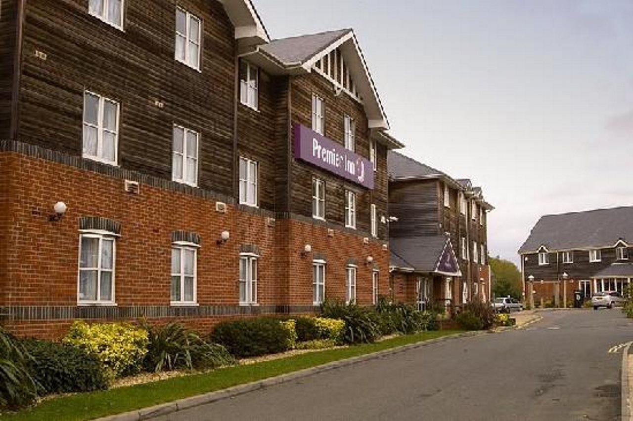 Premier Inn Isle Of Wight Newport  Exterior foto