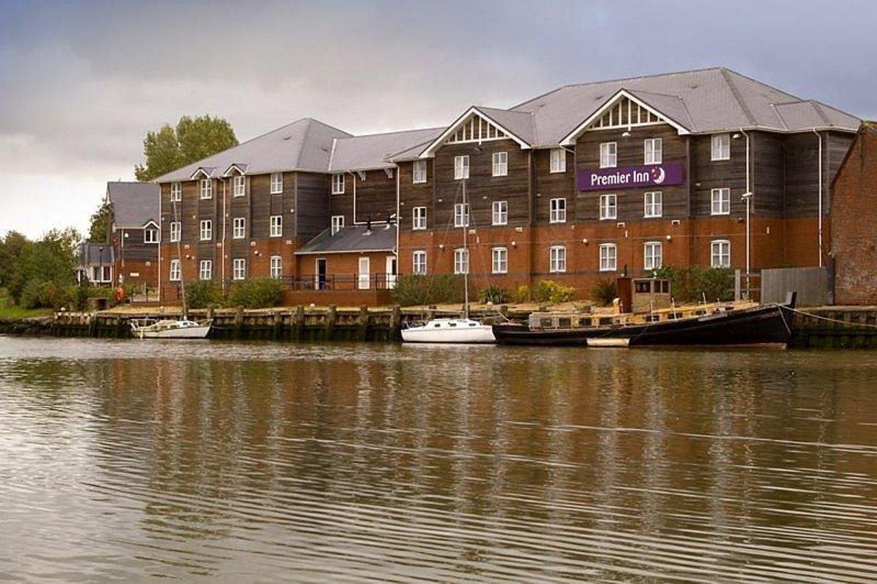 Premier Inn Isle Of Wight Newport  Exterior foto